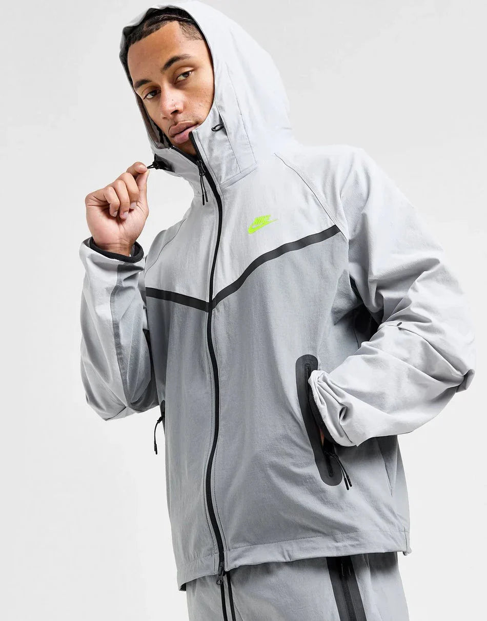 Chaqueta con capucha y cremallera completa Nike Tech Woven