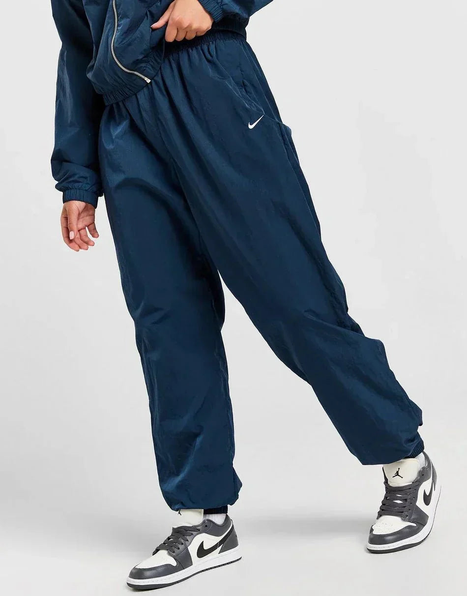 Pantalones deportivos Nike Woven Essential